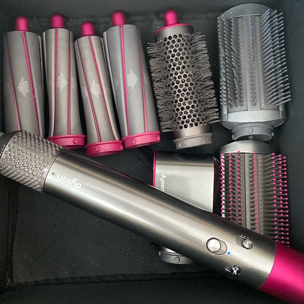 Dyson airwrap with long and short attachments